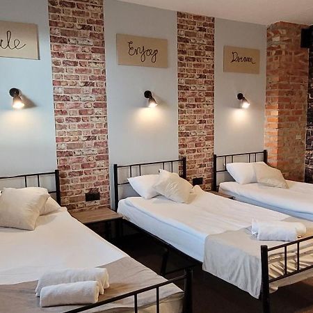 Hotel Tirest Grebiszew Eksteriør billede