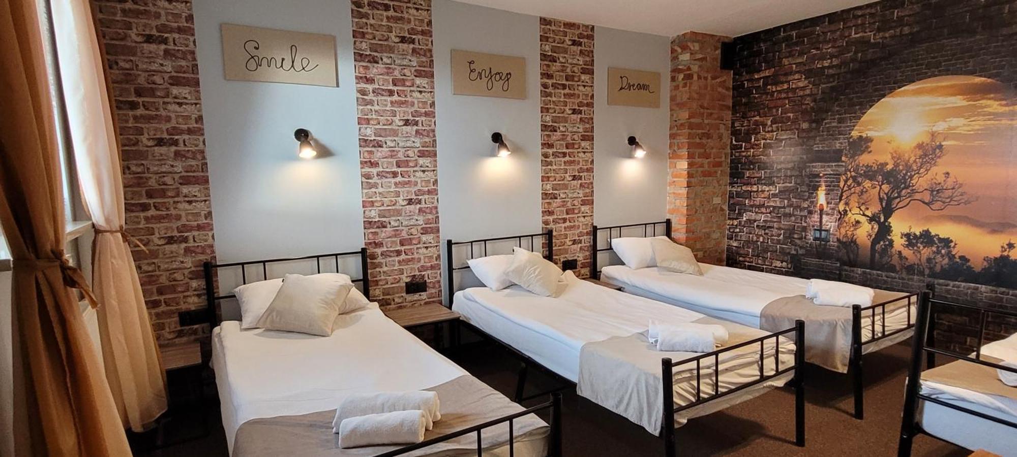 Hotel Tirest Grebiszew Eksteriør billede