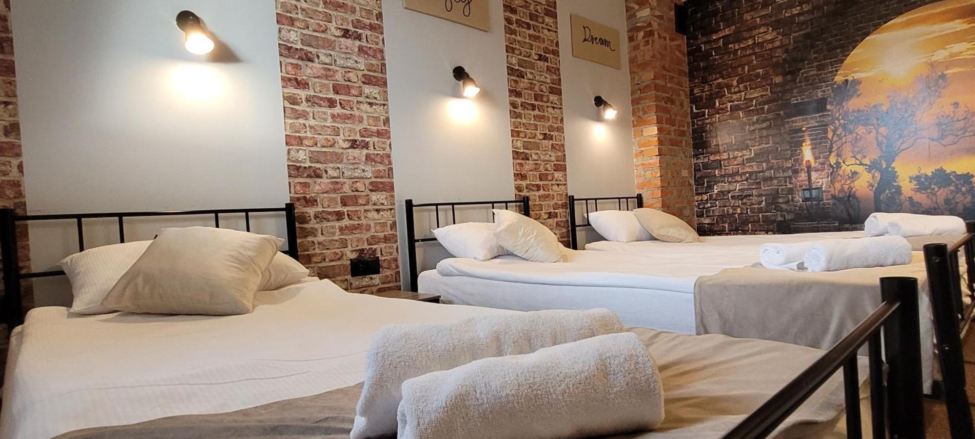 Hotel Tirest Grebiszew Eksteriør billede