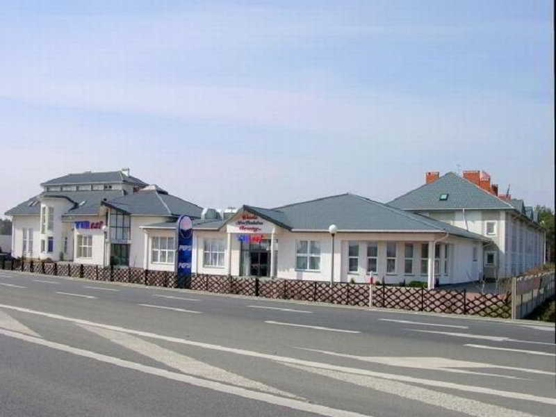 Hotel Tirest Grebiszew Eksteriør billede
