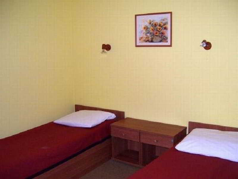 Hotel Tirest Grebiszew Eksteriør billede
